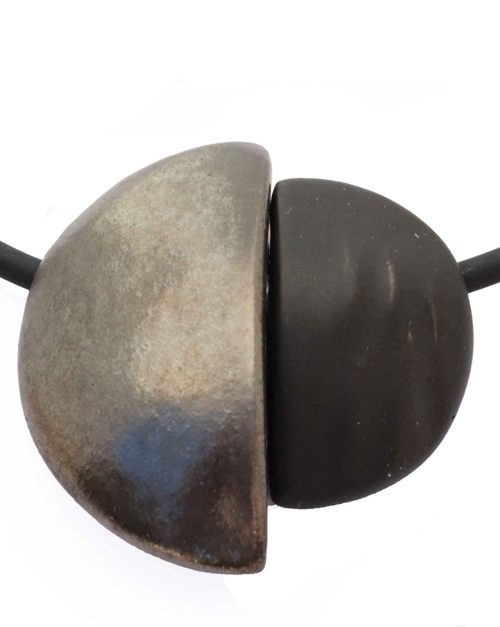 Bijou Inca en céramique artisanale pour femme couleur fonte