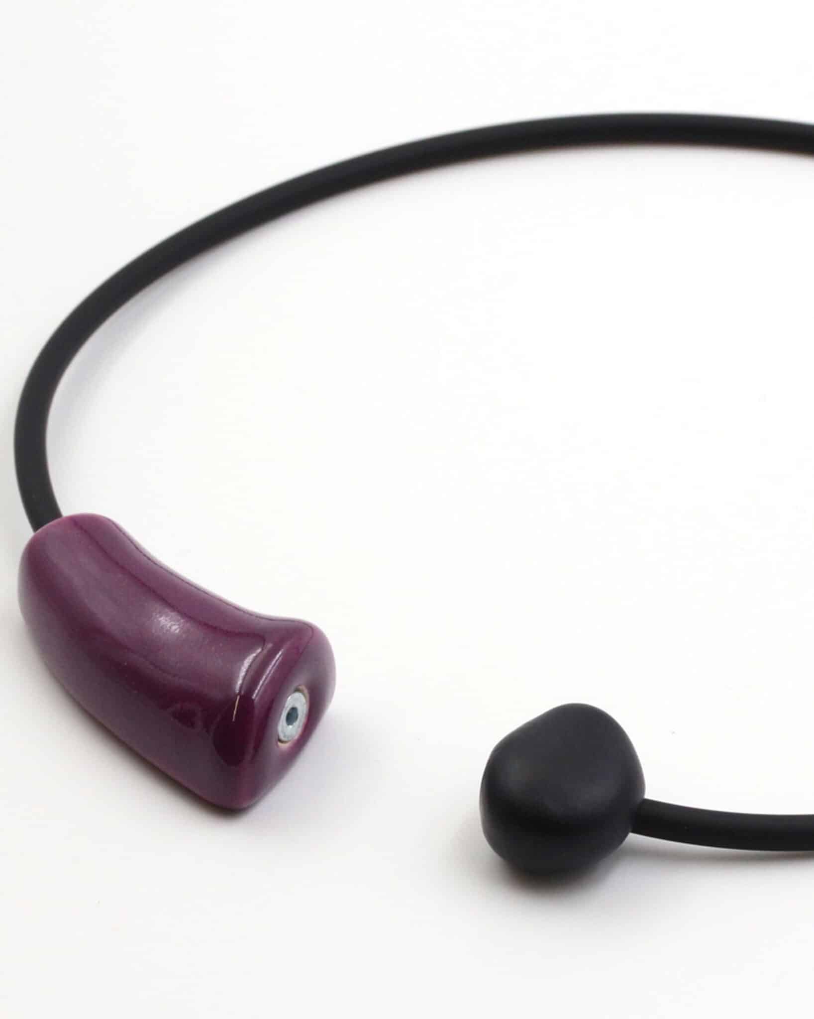 Bijou Comète en céramique artisanale pour femme couleur prune