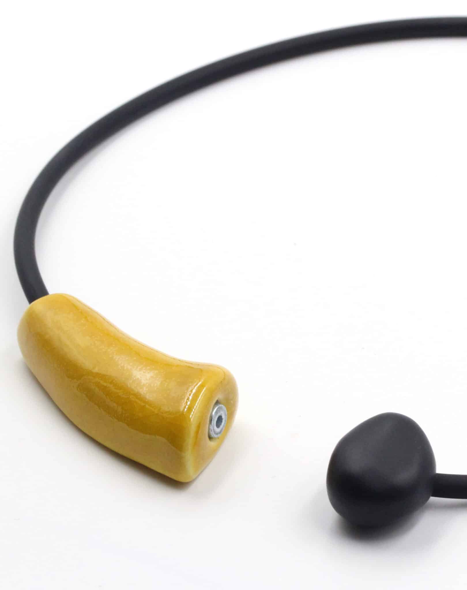 Bijou Comète en céramique artisanale pour femme couleur soleil