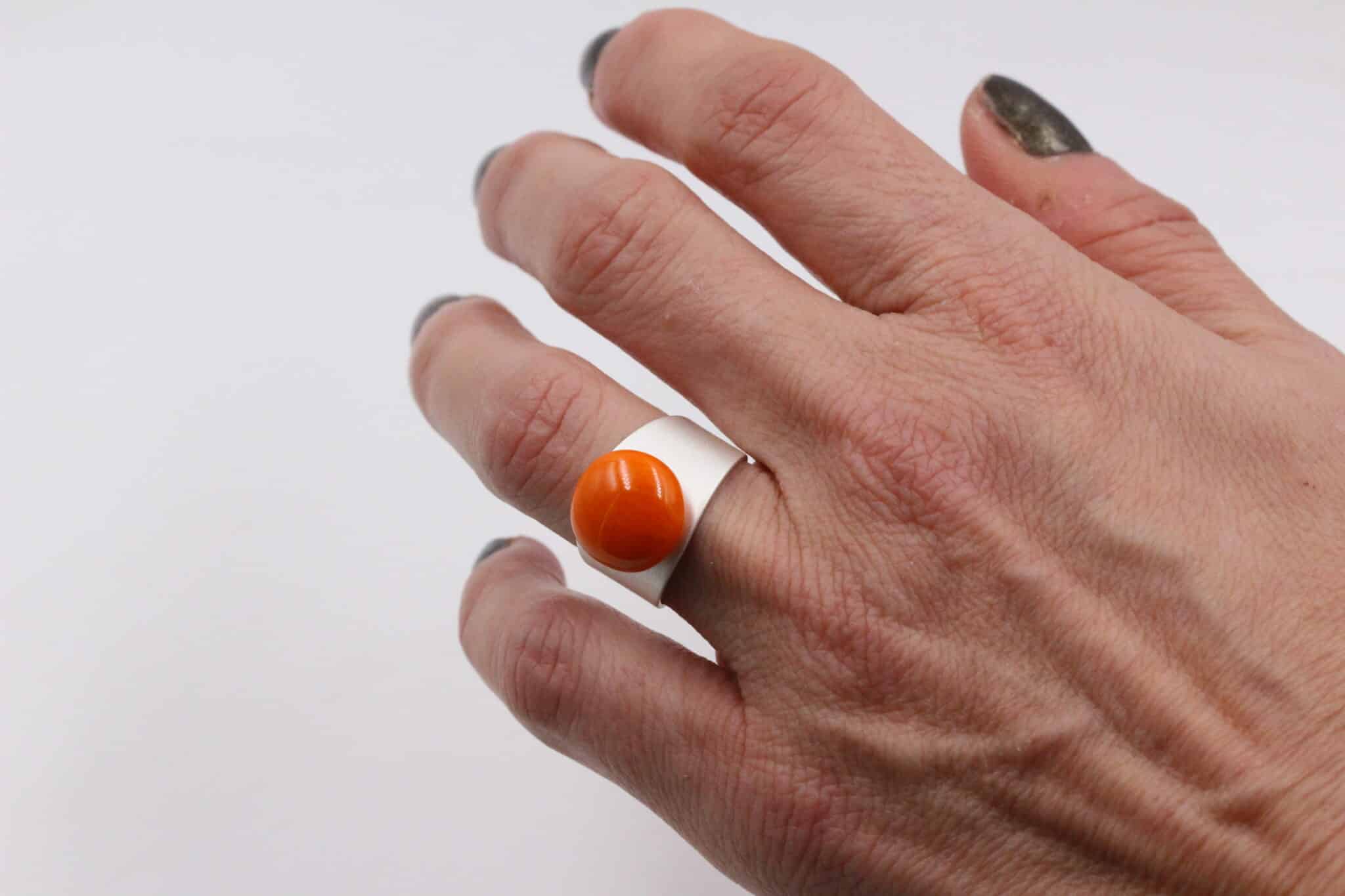 Bague Grain de café en céramique artisanale pour femme couleur orange
