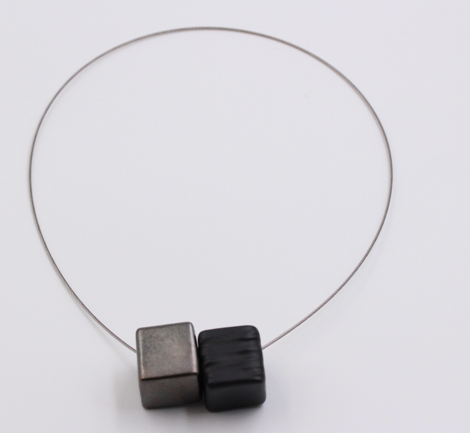 COLLIER CUBIC CABLE