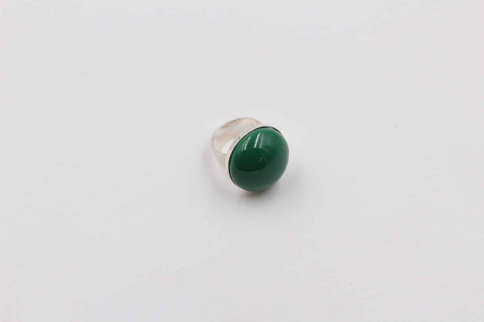 Bague bulle en céramique artisanale pour femme couleur vert feuille