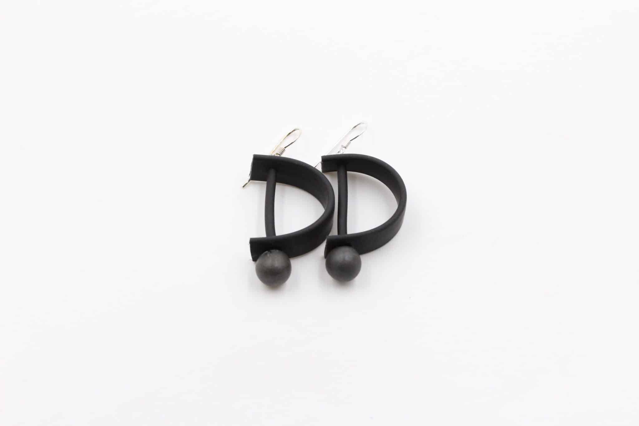 BOUCLES D'OREILLES ALPHA femme en céramique couleur fonte