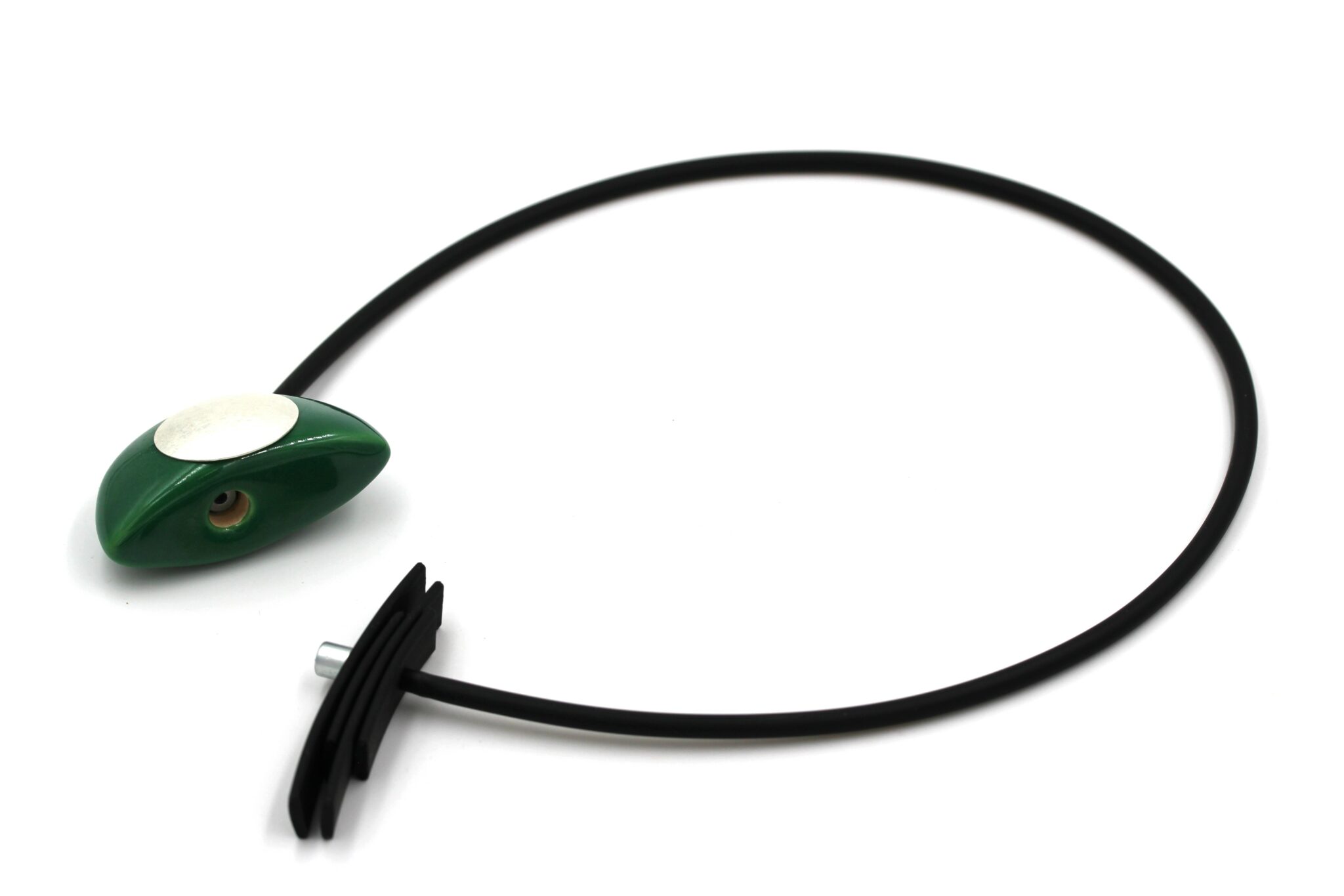 Bijou Meta en céramique artisanale pour femme couleur vert feuille