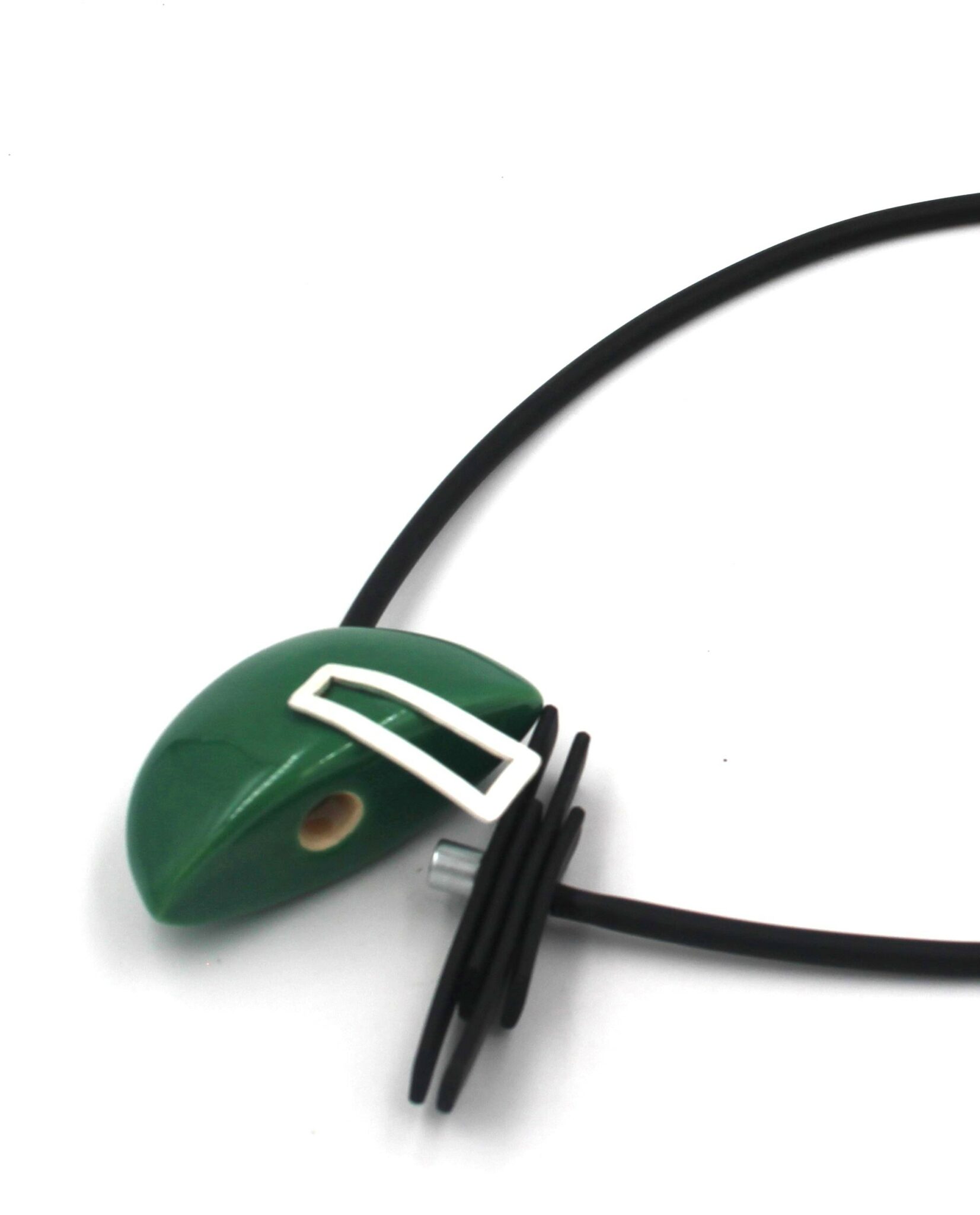 Bijou Time en céramique artisanale pour femme couleur vert feuille